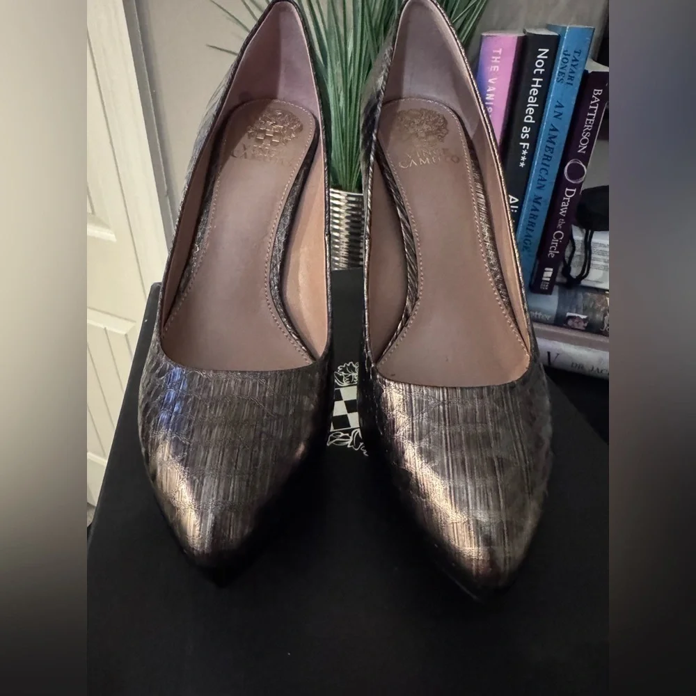 Brand New- Vince Camuto Women’s Snake Skin Platform Pump- Size 9.5